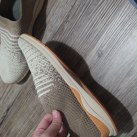 Kuru Stride Sneakers - Picture 7 of 8